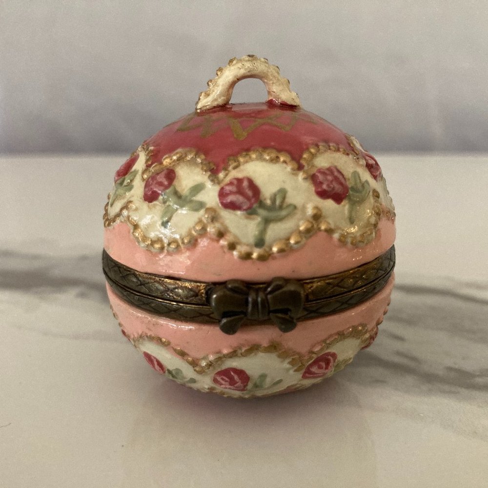 Sweet Small Round Hinged Trinket Container - Pink Roses, Bow topped with Handle